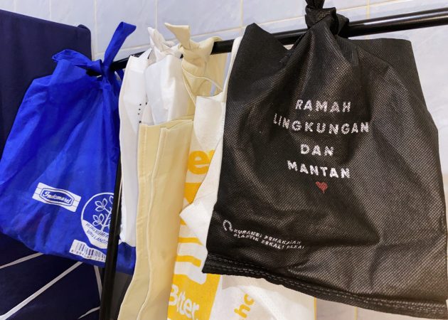 Dilema Tas Kain: Solusi atau Tambahan Polusi?
